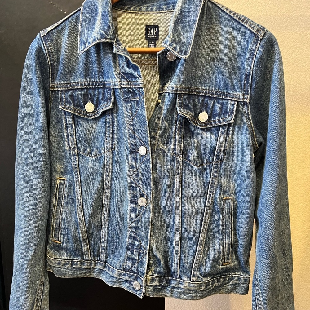 Gap Denim jean jacket Petite Small button up and long sleeve